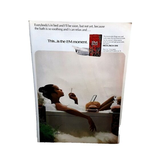 1971 L&M Cigarettes Woman Smoking in a Bathtub Bath Original Print Ad 70s - Picture 1 of 1